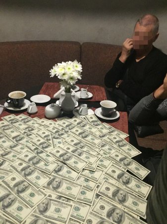 В Одессе адвокат предлагал взятку сотруднику СБУ в размере 13 тысяч долларов