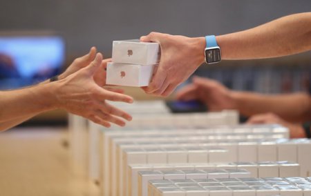 Когда и за сколько  будут продаваться "белые"  iPhone 7 в Украине
