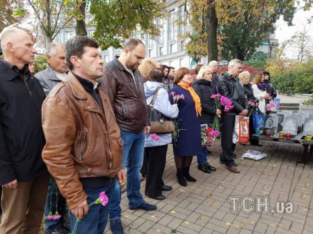Фоторепортаж: На Институтской почтили память погибших за Украину 
