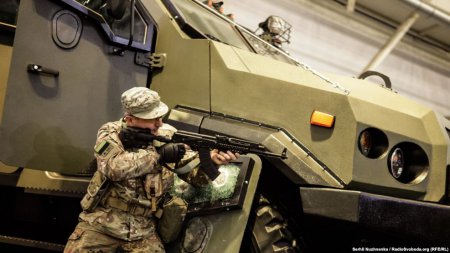 Фоторепортаж: В Киеве открыли выставку вооружения