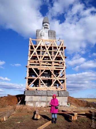В Украине установили самый большой гранитный памятник на планете (фото)