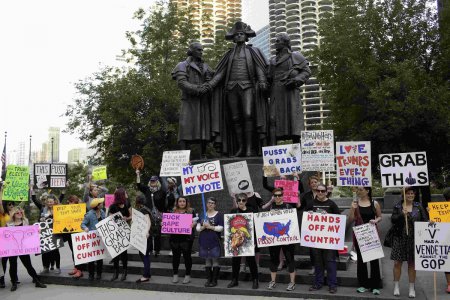Акция протеста против Трампа в Чикаго