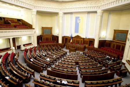 Парламент Украины расширил перечень госчиновников