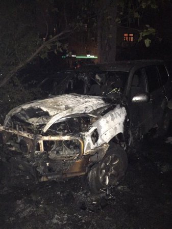 В центре Киева сожгли машину экс-депутата