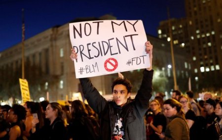 в США прошли акции протеста из-за победы Трампа 