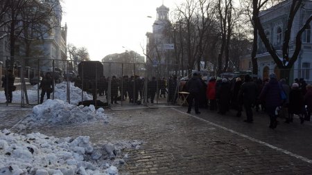 Правительственный квартал в Киеве оцеплен, Нацгвардия устанавливает рамки и металлоискатели