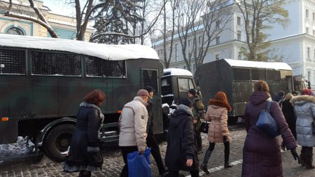 Правительственный квартал в Киеве оцеплен, Нацгвардия устанавливает рамки и металлоискатели