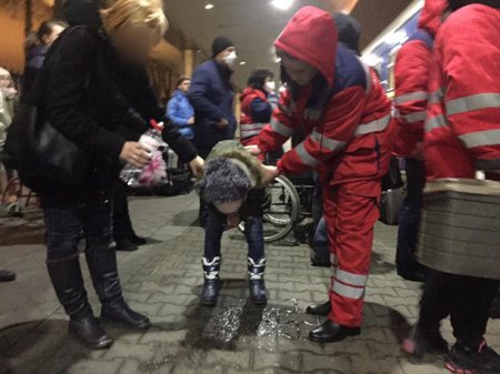 Массовое отравление: в Киеве с поезда сняли 18 детей