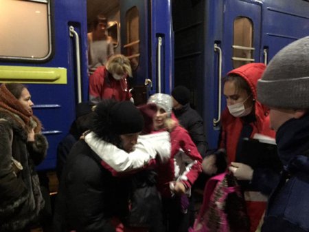 Массовое отравление: в Киеве с поезда сняли 18 детей