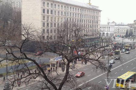 В центре Киева проходят массовые акции