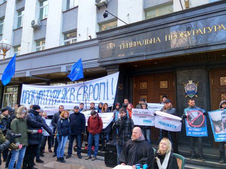 Активисты «Автомайдана» штурмуют Генпрокуратуру