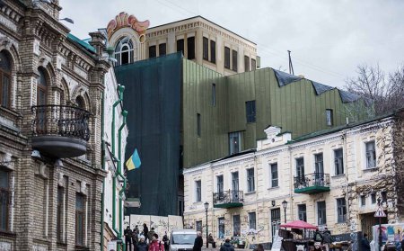 Соцсети высмеяли фасад нового театра на Андреевском спуске