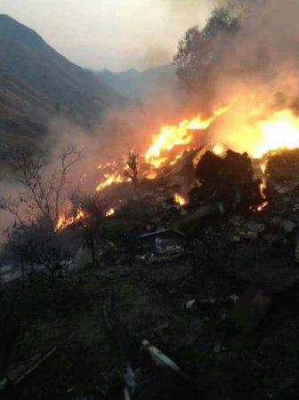 Крушение самолета в Пакистане: опубликованы кадры с места аварии