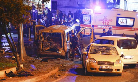 В Стамбуле возле стадиона прогремел мощный взрыв