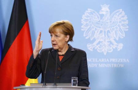 Меркель настаивает на продлении санкций против России