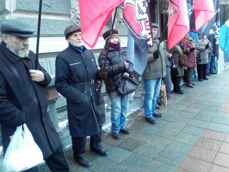  Под окнами Гонтаревой проходит акция протеста