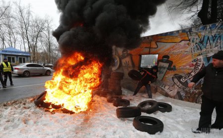 Фотоотчет: Протестующие блокируют въезды в Киев 