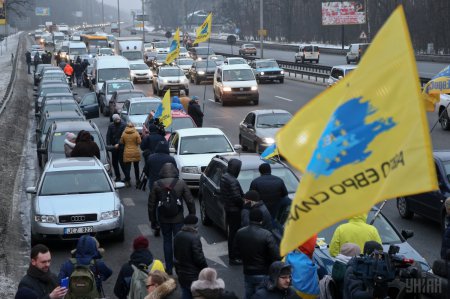 Фотоотчет: Протестующие блокируют въезды в Киев 