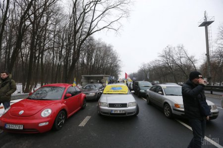 Фотоотчет: Протестующие блокируют въезды в Киев 