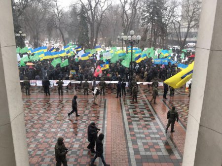 Изитый Соболев уже не митингует, а спокойно завтракает с Семенченко