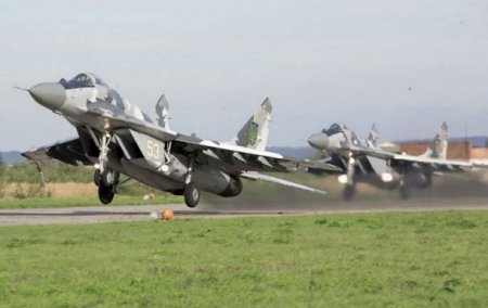Порошенко показали эскизы нового истребителя