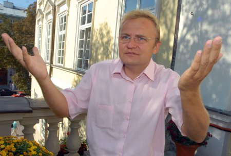 Мэр Львова попросил власти страны ввести режим ЧП
