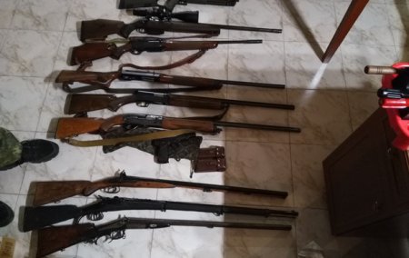 У окружения Януковича нашли оружие во время обысков