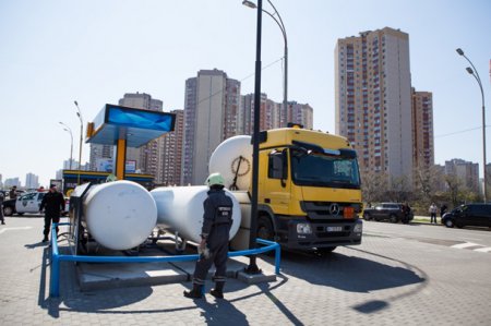 Кличко "убирает" незаконные газовые заправки из Киева