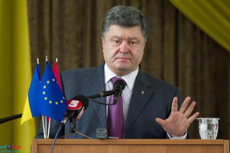 Порошенко призвал евродепутатов отказаться от поездок в Крым