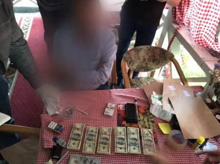 Чиновника Укрзализныци поймали на взятке в $300 тысяч
