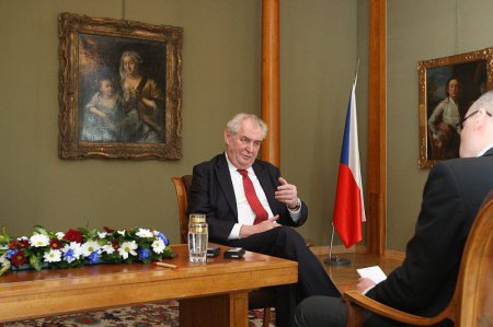 Президент Чехии предложил узаконить аннексию Крыма