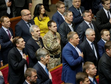 Депутаты начали отзывать свои законопроекты об Антикоррупционном суде