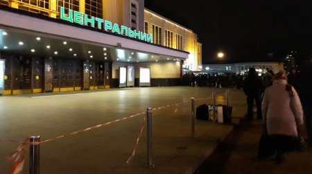 В Киеве "заминировали" железнодорожный вокзал и "Гулливер"