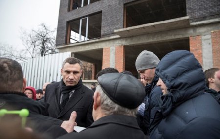 В Киеве остановили незаконное строительство