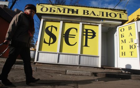 Доллар в обменниках Киева продолжает дорожать