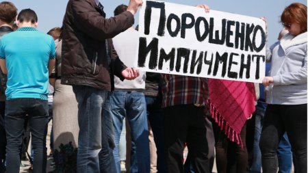 Соратник Саакашвили собрал 37 подписей за импичмент Порошенко
