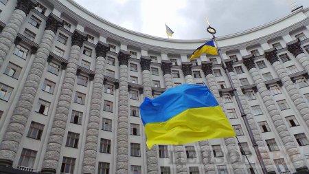 Кабмин упростил процедуру трудоустройства иностранцев в Украине