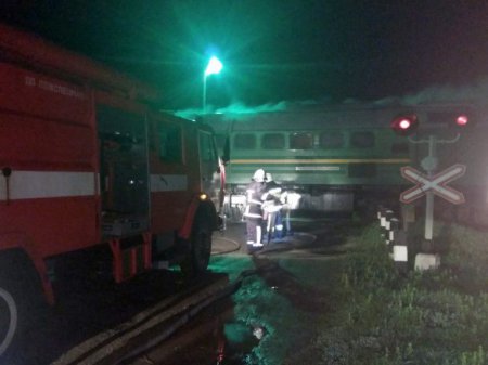 В пути на Киев загорелся локомотив поезда