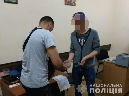 В Одессе полицейские задержали уличного грабителя