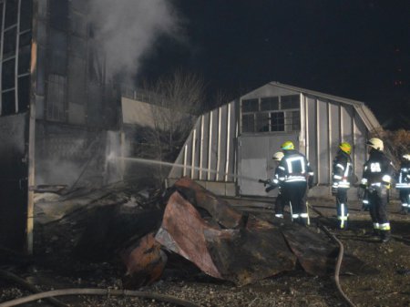 В центре Днепра произошел пожар в ангаре