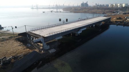 Строительство моста через Сухой лиман должны завершить в этом году