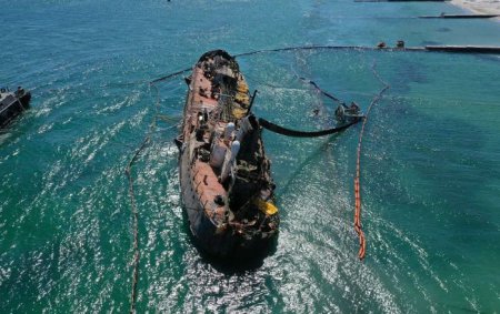 Поднятие танкера Delfi не загрязнило море, - Госэкоинспекция
