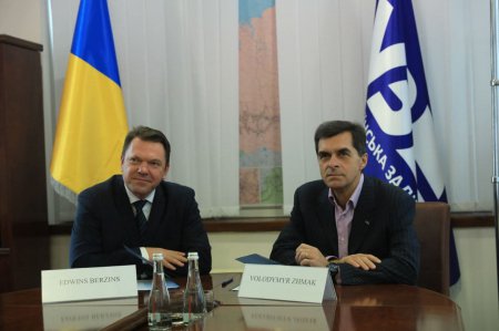 Укрзализныця и DHL Global Forwarding подписали меморандум