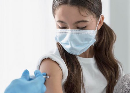 МОЗ назвало категории населения, которые будут вакцинированы первыми