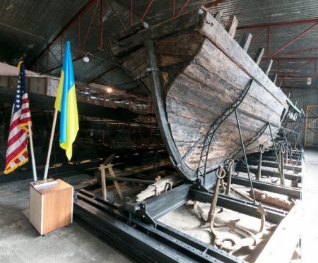 В Запорожье отреставрировали казацкий корабль