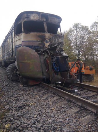 В Винницкой области столкнулись пассажирский поезд и лесовоз, есть жертвы 