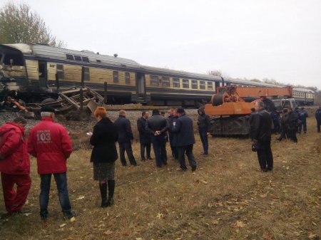 В Винницкой области столкнулись пассажирский поезд и лесовоз, есть жертвы 