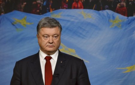 Порошенко пояснил причину, почему не ввел военное положение