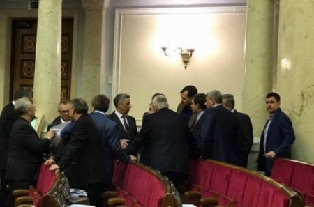 В ВР отказываются создавать Антикоррупционный суд без Порошенко