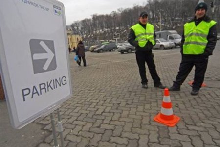 В Киеве появились фальшивые парковщики